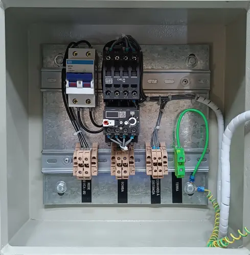Painel para Bomba de Incêndio Profit 2 CV, 220 V Trifásico, com Partida Direta, Pressostato e Proteção de 5,6–8 A