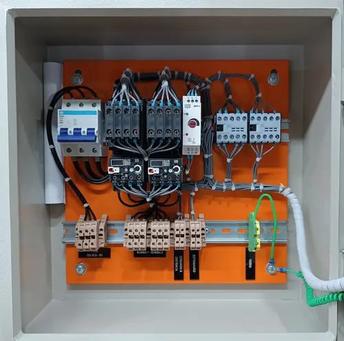 Painel de Comutação Automática Profit para 2 Motores de 5 CV, 220 V Trifásico, com Partida Direta, Extravasão e Proteção 11–17 A