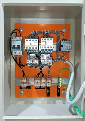 Painel de Comutação Automática Profit para 2 Motores de 5 CV, 220 V Bifásico, com Partida Direta e Proteção de 22–32 A